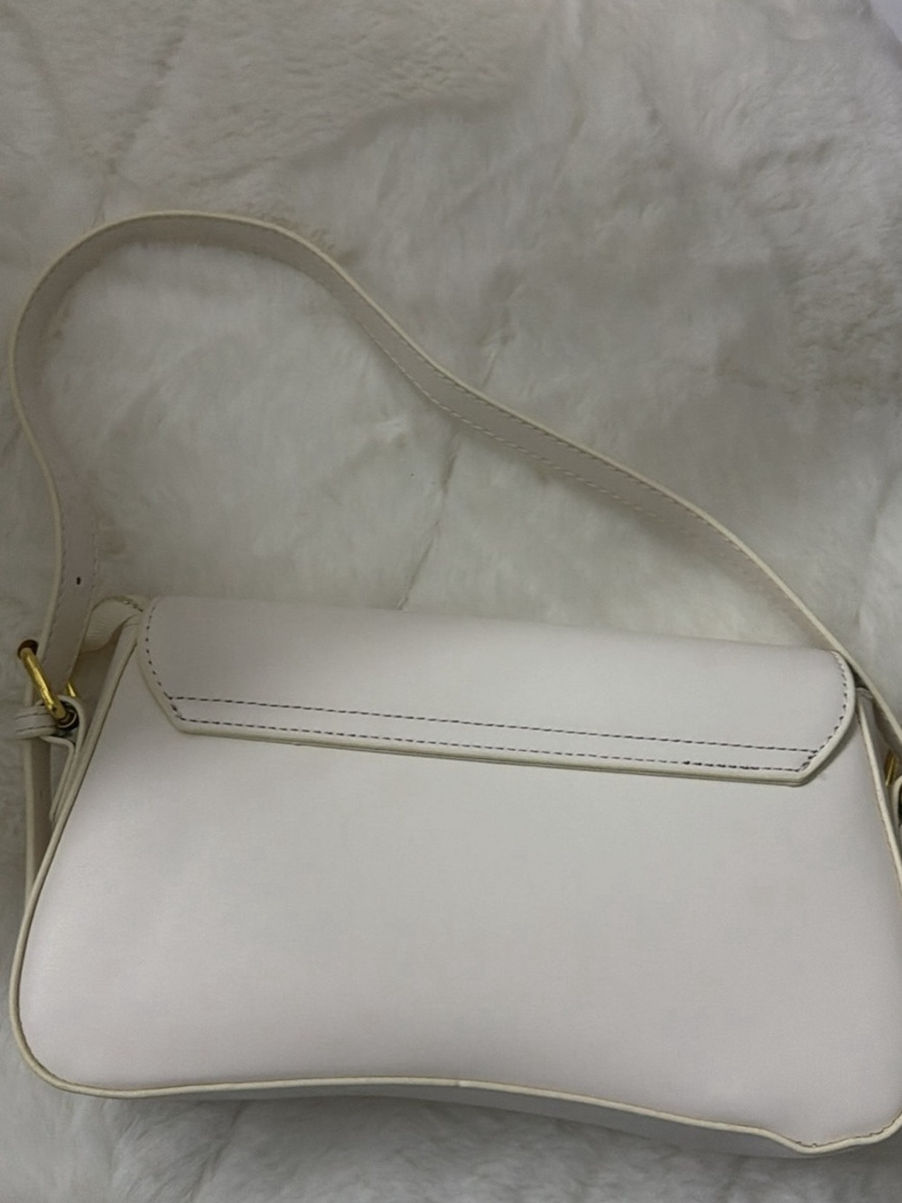 Elegant Cream Curved-Flap Shoulder Bag - Picture 2 of 3